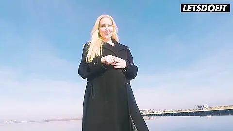 Frida Sante & Georgie Lyall Love Sucking & Fucking A Big Cock On The Beach